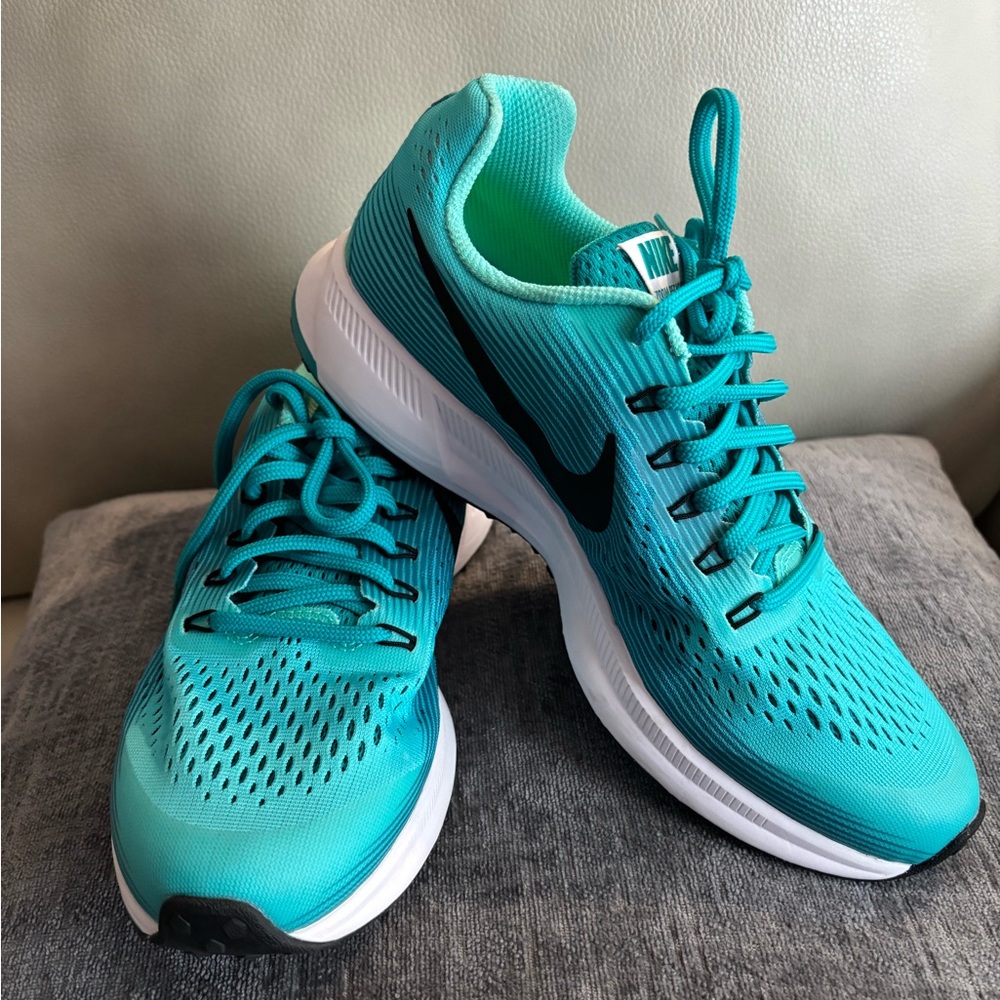EUC Size 8.5 Women’s or Youth Size 7 Nike Air Zoom Pegasus 34 - Hyper Turquoise